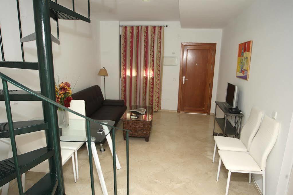 Apartamentos Sevilla Centro Bagian luar foto